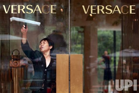 versace number of employees.